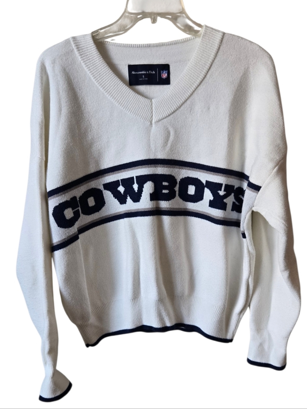 Abercrombie & Fitch Cream V-Neck Sweater with Navy 'Cowboys' Graphic #72 - Picture 4 of 9